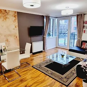  Apartment Double King Suite, Canary Wharf Waterfront